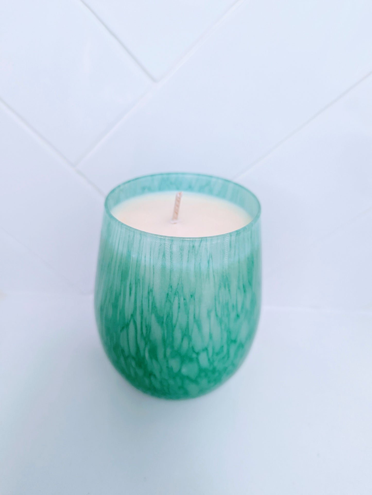 Hand-poured Soy Candle (80hours+) - Ocean Bliss in Jade Glass
